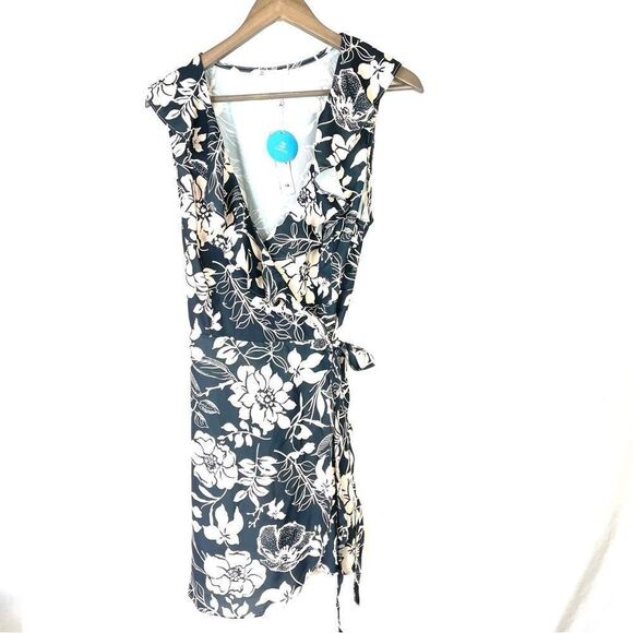 Nwt Cupshe Ariana Wrap Dress Floral Coverup size large - Picture 1 of 15